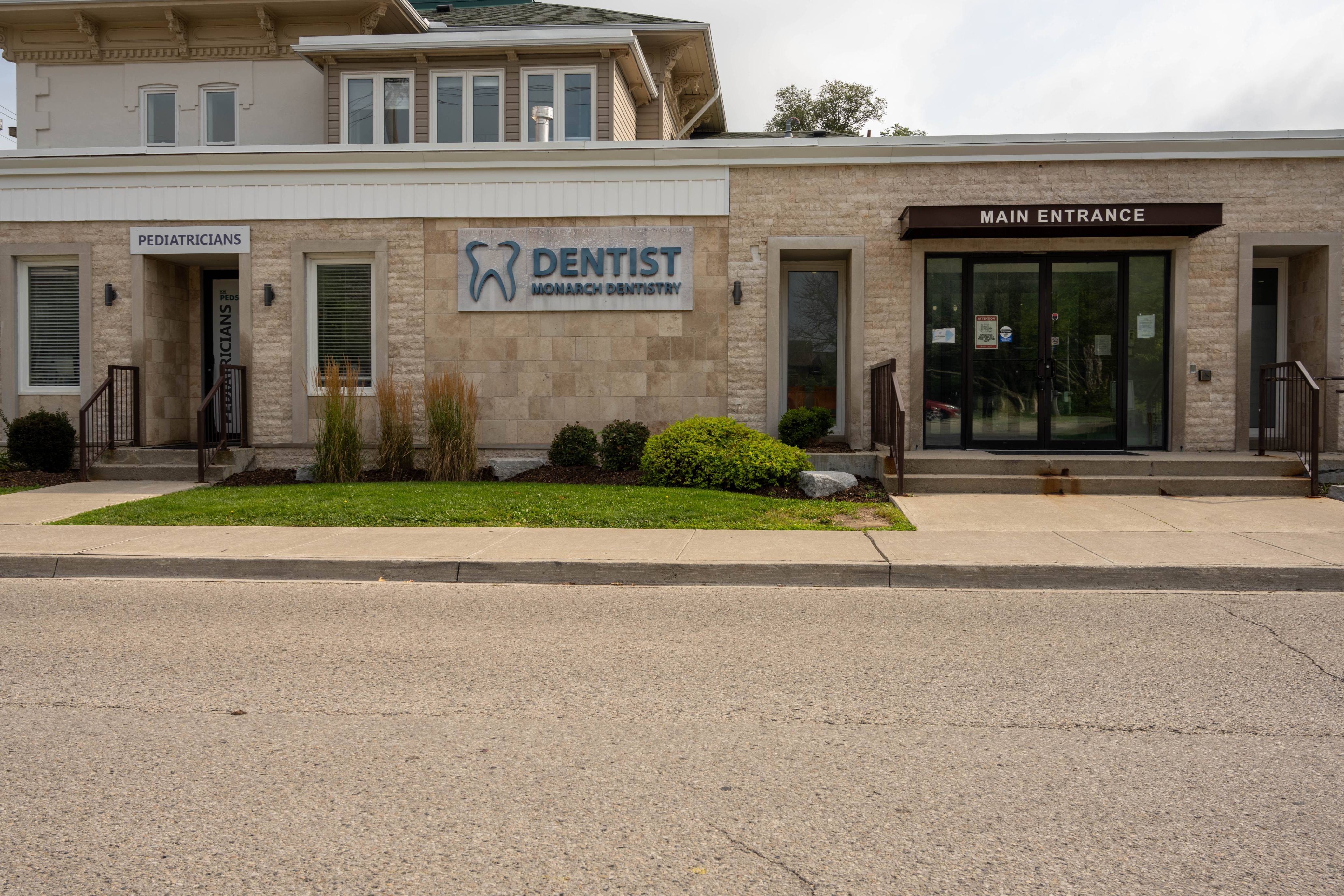 Monarch Dentistry - Kitchener dental clinic in Kitchener - Photo 3